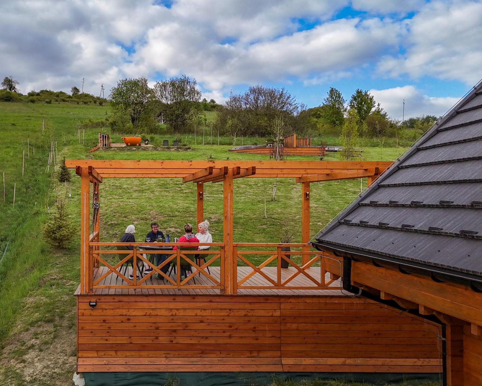 Houten Vakantiewoning "Reisnaarpolen" Royaal Ontbijt, Sauna En Hottub Czarna Góra Kültér fotó